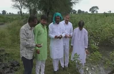 पिकांच्या नुकसानीचा पाहणी दौरा, भरपावसात खासदार चिखलीकर शेतकऱ्यांच्या बांधावर