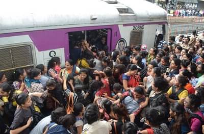 लोकल सुरू केल्यास फ्लॅटफार्मवरील गर्दी घातक ठरेल; मध्य रेल्वेचा राज्य सरकारला इशारा