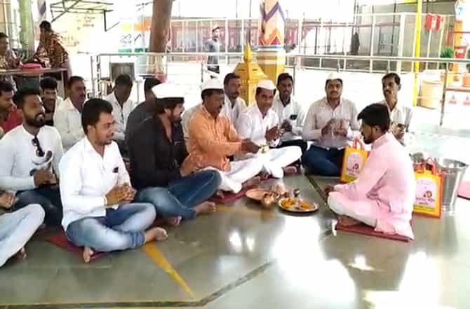 मुख्यमंत्र्यांना मंगळ, भाजप आमदाराकडून अंमळनेर मंदिरात महाभिषेक
