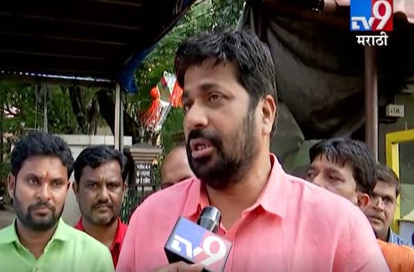 कांद्याच्या कोसळत्या दरासह इतर मागण्या, प्रहार संघटनेचे शिष्टमंडळ थेट बच्चू कडूंच्या घरी