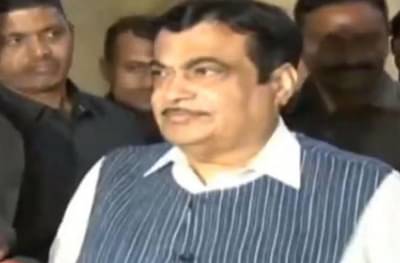 त्या महान अधिकाऱ्यांची छायाचित्रे इमारतीत लावा; नितीन गडकरी कामचुकार अधिकाऱ्यांवर संतापले