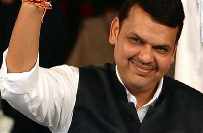 मुख्यमंत्री हटवलं, देवेंद्र फडणवीसांची ट्विटरवर नवी ओळख!