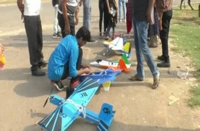 VIDEO : दहावी नापास प्रिंसची कमाल, युट्यूब पाहून थेट विमानाची निर्मिती