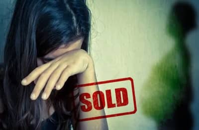 व्यसनी वडिलांकडून 13 वर्षीय मुलीची विक्री, मुलीच्या पोटात चार महिन्यांचा गर्भ