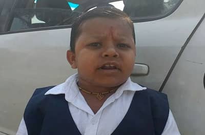 घाबरु नका रस्त्यावर आपला विठ्ठल उभा आहे, छोटा पुढारी घनश्याम दरोडेचं नागरिकांना घरात राहण्याचे आवाहन