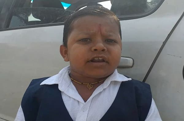 घाबरु नका रस्त्यावर आपला विठ्ठल उभा आहे, छोटा पुढारी घनश्याम दरोडेचं नागरिकांना घरात राहण्याचे आवाहन