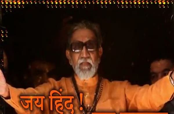 बाळासाहेबांकडून स्वाभिमान जपण्याचा मूलमंत्र, फडणवीसांचा शिवसेनेला खोचक टोला