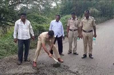 पोलिसाच्या हाती फावडं, स्वतःच खड्डे बुजवले