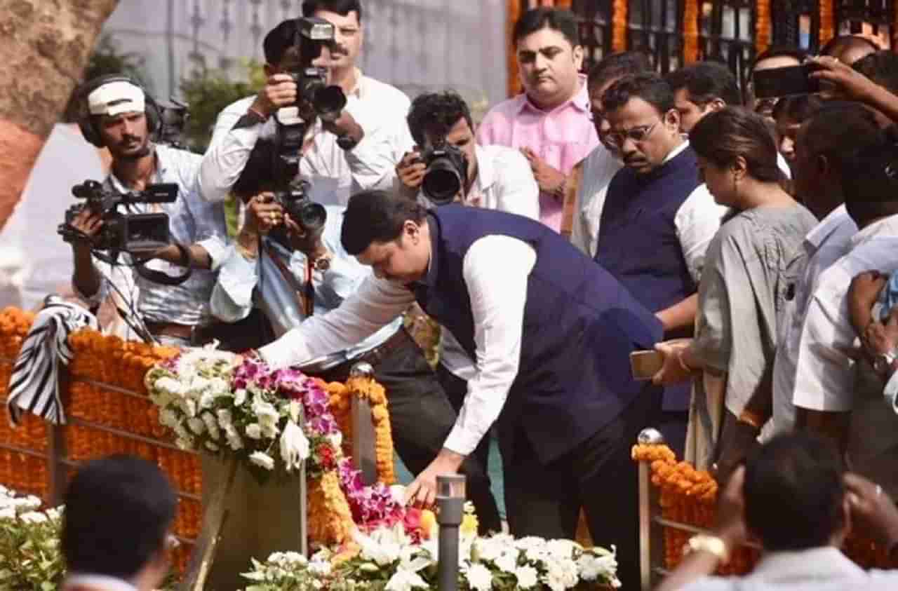 बाळासाहेबांच्या स्मृतिस्थळी देवेंद्र फडणवीसांसमोरच शिवसैनिकांची घोषणाबाजी