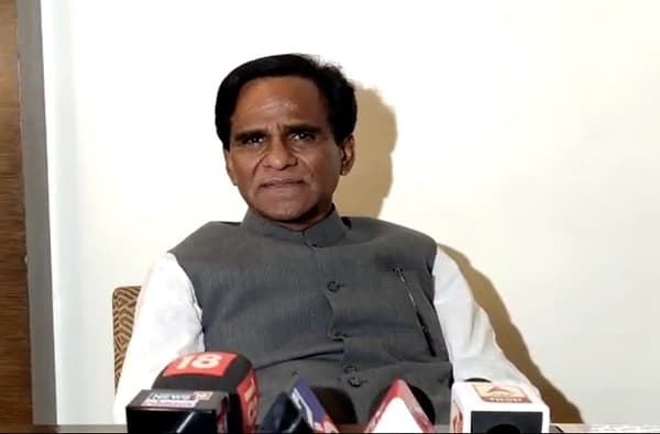 राहुल गांधींना धक्काबुक्की नाहीच, गर्दीत फिरायची सवय नसल्याने ते पडले : रावसाहेब दानवे