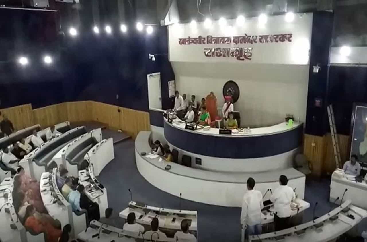 ठरल्याप्रमाणे महापौरपद द्या, भाजपची मागणी, आपलं ठरलंच नव्हतं, शिवसेनेकडून हात वर