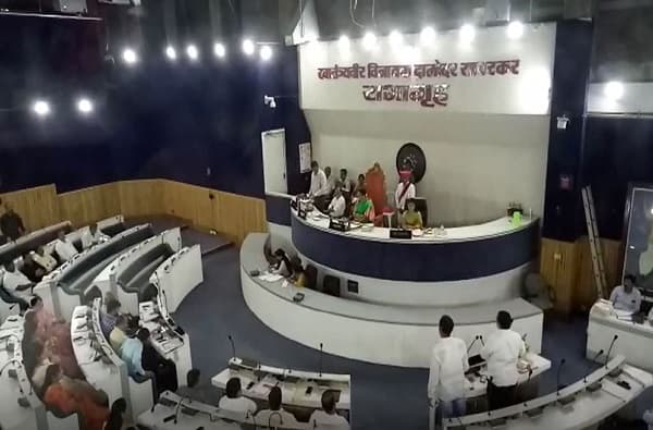 ठरल्याप्रमाणे महापौरपद द्या, भाजपची मागणी, आपलं ठरलंच नव्हतं, शिवसेनेकडून हात वर