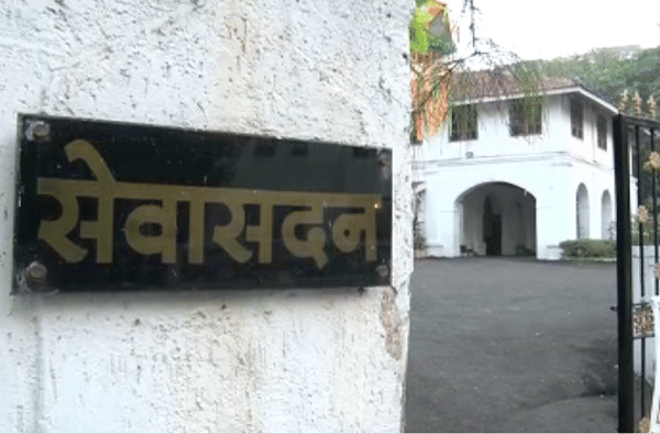 सत्तास्थापनेचा पेच कायम, सरकारी बंगले खाली होण्यास सुरुवात