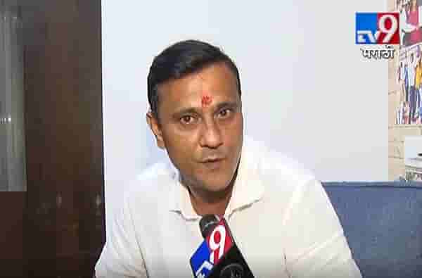 आधी भाजपची, आता काँग्रेसची लाचारी, मनसेची शिवसेनेवर टीका