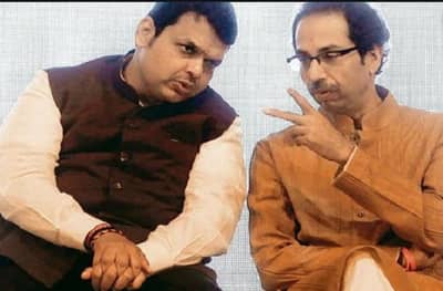 ठाकरे सरकारचा फडणवीसांना आणखी एक दणका, पालिका क्षेत्रातील कामांना स्थगिती