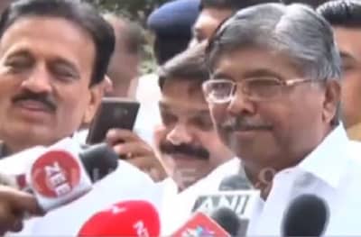 संजय राऊतांनी शिवसेनेची वाट लावली, त्यांनी पाठीत खंजीर खुपसला : चंद्रकांत पाटील