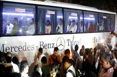 पाठिंब्याच्या पत्रावर सह्या नसलेले राष्ट्रवादीचे तीन आमदार कोण?