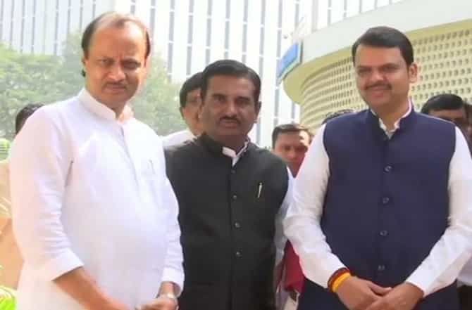अजित पवार उपमुख्यमंत्रिपदाचा पदभार न स्वीकारताच मंत्रालयातून परतले