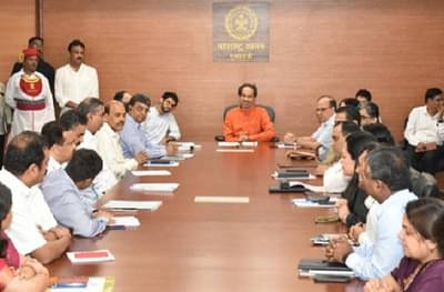 ठाकरे सरकारचा फडणवीसांच्या मर्जीतील अधिकाऱ्यांकडे मोर्चा, 3 अधिकाऱ्यांच्या बदल्या