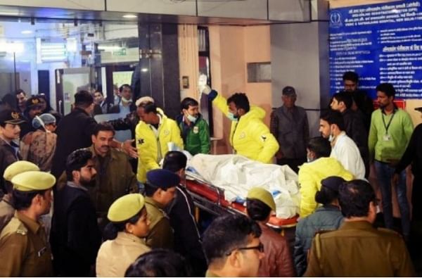 उन्नाव बलात्कार पीडितेची मृत्यूशी झुंज अपयशी, डॉक्टरांना अखेरची इच्छा सांगत प्राण सोडले उन्नाव बलात्कार पीडितेची मृत्यूशी झुंज अपयशी, डॉक्टरांना अखेरची इच्छा सांगत प्राण सोडले