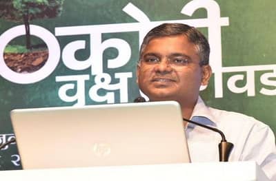 कोल्हापूरचा पठ्ठ्या मुख्यमंत्र्यांचा प्रधान सचिव, ठाकरेंच्या दिमतीला खास IAS!