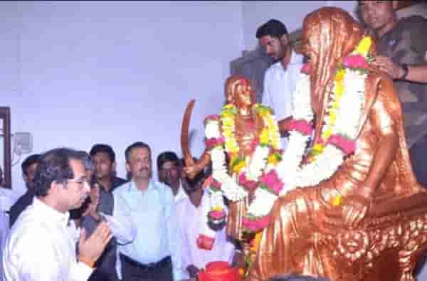 मुख्यमंत्री आज एकवीरेच्या चरणी, शिवनेरीवरुन शेतकऱ्यांना गोड बातमी देण्याची चिन्हं