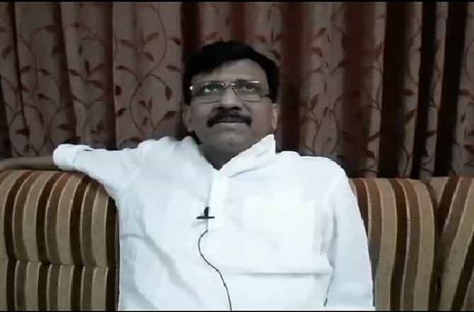 सावरकरांविषयी पुस्तक देऊन राहुल गांधींचे गैरसमज दूर करा, संजय राऊत यांचा महाराष्ट्र काँग्रेसला सल्ला
