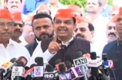 हिंदूहृदयसम्राट सावरकर दैवत, हक्कभंग आला तरी सावरकरांवर बोलणार, फडणवीस आक्रमक