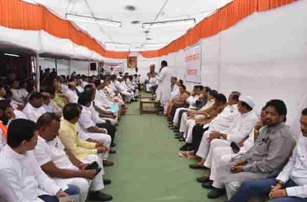 महाविकासआघाडीत फूट पाडण्याचा भाजपचा प्रयत्न, नेत्यांचे आमदारांना मार्गदर्शन