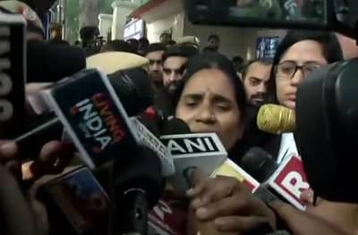 बलात्काऱ्यांना माफ करा, इंदिरा जयसिंग यांच्या आवाहनानंतर निर्भयाची आई भडकली