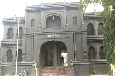 दीड वर्ष, 72 कलाकारांच्या मदतीने जेजुरी रेल्वे स्थानकावर मल्हारगडाची प्रतिकृती