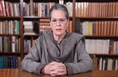 स्थलांतरित मजुरांच्या रेल्वे प्रवासाचा खर्च काँग्रेस उचलणार, सोनिया गांधींची घोषणा