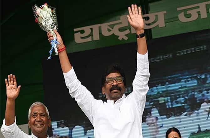 झारखंड विधानसभा अंतिम निकाल, भाजप आऊट, मुख्यमंत्रीही पडले, हेमंत सोरेन नवे मुख्यमंत्री!