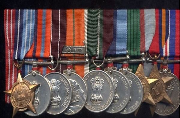 17 लाख सैनिकांना पदकांचं वाटपच नाही, सैनिकांनी 250 रुपयांची मेडल विकत घेऊन खांद्याला लावली