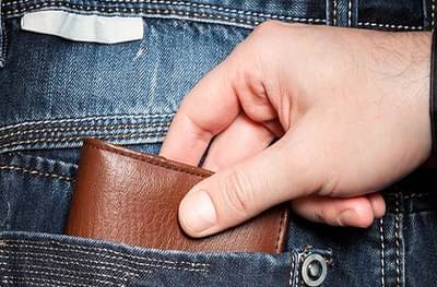 15 वर्षांपासून रेल्वेत पाकिटमारी करुन कोट्यधीश, थानेदारची संपत्ती...