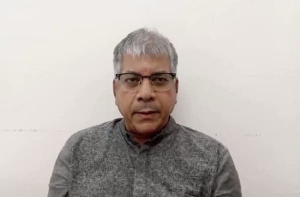 अरविंद बनसोड मृत्यू प्रकरणी पोलिसांची भूमिका संशयास्पद, तपास सीबीआयकडे द्यावा : प्रकाश आंबेडकर