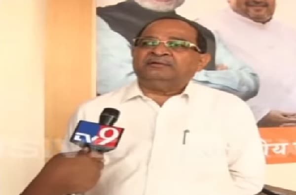 नाराजी वरिष्ठांकडे मांडायची, मीडियासमोर नाही, भाजपच्या बैठकीपूर्वी विखेंचा टोला