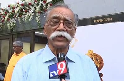 पुण्यानंतर जळगावतही भालचंद्र नेमाडेंविरोधात अदाखलपात्र तक्रार दाखल