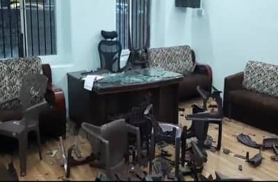 आमदार थोपटेंच्या कार्यकर्त्यांची काँग्रेस कार्यालयावर दगडफेक, मंत्रिमंडळात स्थान न मिळाल्याने राडा