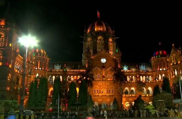#Happy2020 : मुंबईसह देशभरात नववर्षाचं जल्लोषात स्वागत