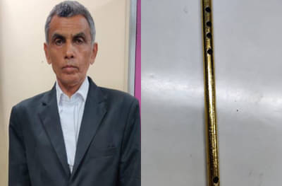 खुनाचा साक्षीदार वकिलाचा कोट घालून न्यायालयात, शुभ संकेत असल्याचं म्हणत न्यायाधीशाच्या अंगावर बासरी फेकली