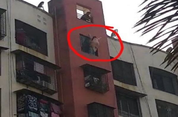 VIDEO : जॉब नसल्याने आठव्या मजल्यावरुन उडी घेत महिलेची आत्महत्या, थरकाप उडवणारा व्हिडीओ