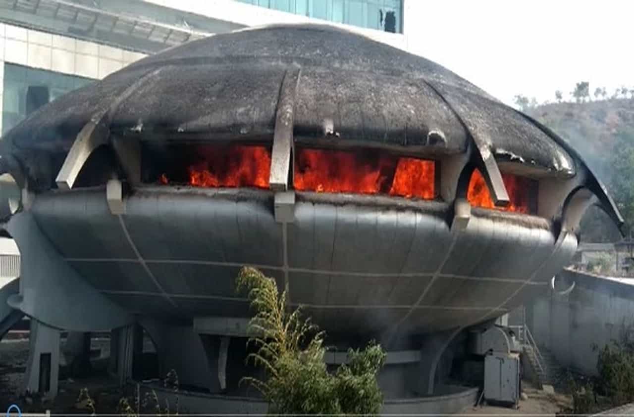 पुण्यातील बाणेरमध्ये भीषण आग, पॅनकार्ड इमारतीवरील डोम भक्ष्यस्थानी