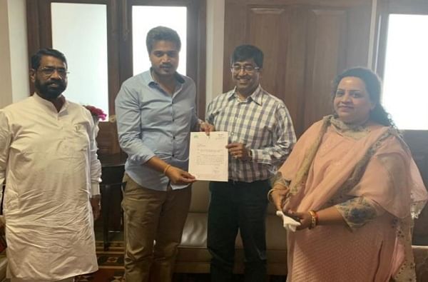 रोहित पवारांच्या 'त्या' मागणीला मुंबई महापालिका आयुक्तांची मंजुरी रोहित पवारांच्या 'त्या' मागणीला मुंबई महापालिका आयुक्तांची मंजुरी