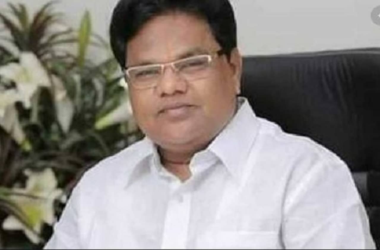 नाराज नाही, पक्षासोबत! तानाजी सावंत शिवसेना आमदारांच्या बैठकीला