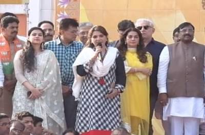 सावरकर स्मारकातील भाजपच्या आंदोलनात जुही चावला सहभागी