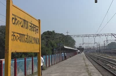 कल्याण स्टेशनवर शॉर्टकट मारण्याच्या नादात तरुणीचा मृत्यू, स्ट्रेचरवरुन मृतदेह रुग्णालयात