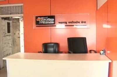 पुण्यातील मनसेच्या ऑफिसमध्ये भगवा रंग देण्यास सुरुवात