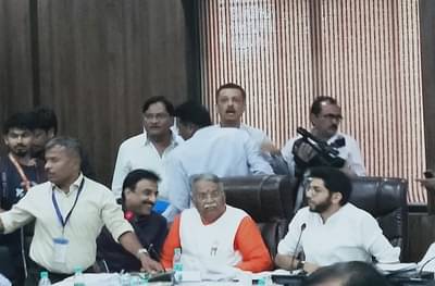 औरंगाबादेत खुर्चीवरुन वाद, खासदार जलील यांच्या खुर्चीवर खैरे बसले