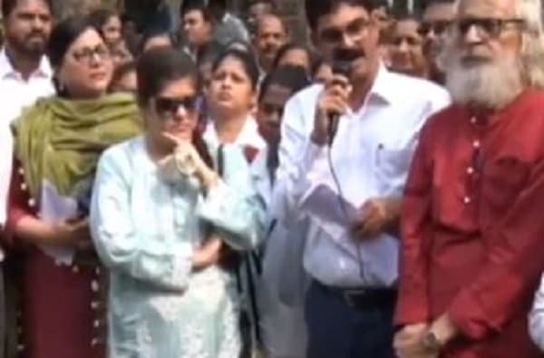 वाडिया रुग्णालयासाठी आंदोलन, शर्मिला ठाकरेंची उपस्थिती, सेना आमदाराने लक्ष वेधलं